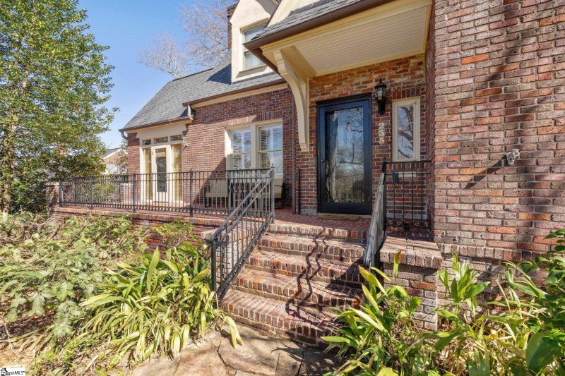 Property image 3 at 235 Mcdaniel Avenue, Greenville, SC 29601
