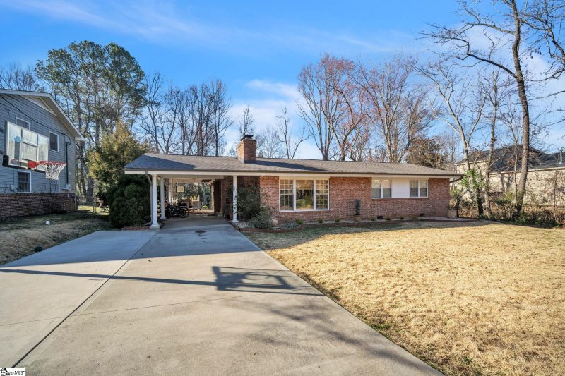Property image 2 at 2 Forestdale Drive, Taylors, SC 29687-3726