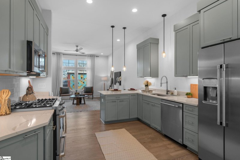 Property image 2 at 121 W Stone Avenue, Greenville, SC 29609