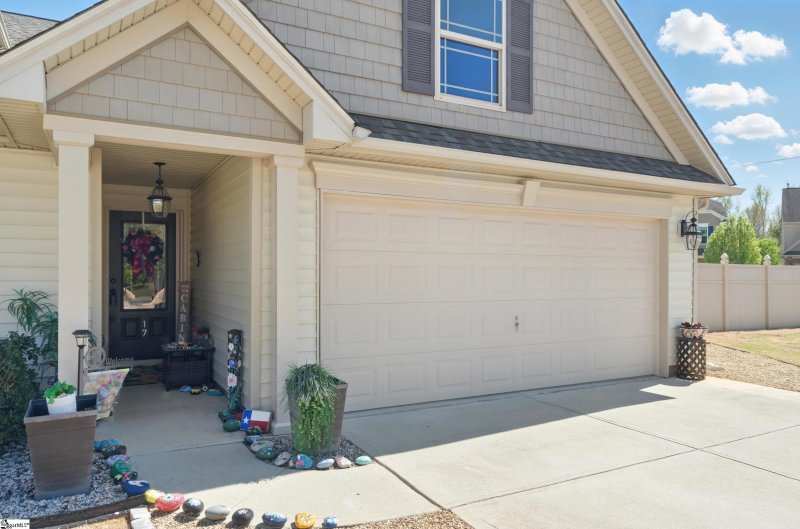 Property image 2 at 17 Mcfadden Drive, Simpsonville, SC 29680
