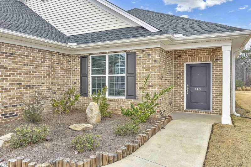 Property image 2 at 110 Woodcross Drive, Simpsonville, SC 29681