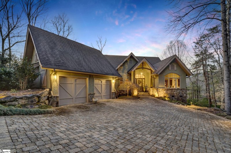 204 Lake Hills Lane
