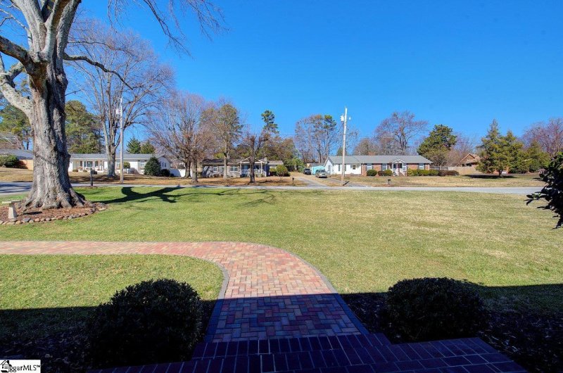 Property image 3 at 110 Mount Vernon Road, Greer, SC 29651