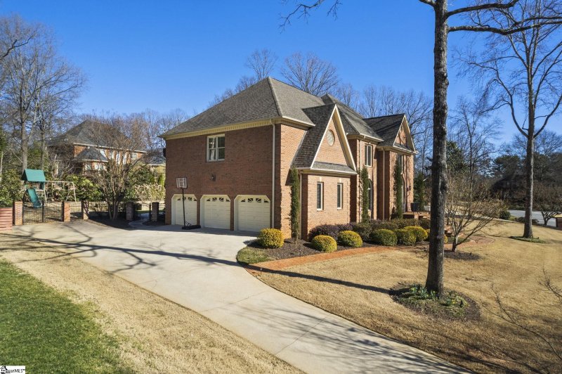 Property image 2 at 204 Waterford Lane, Greer, SC 29650-3268