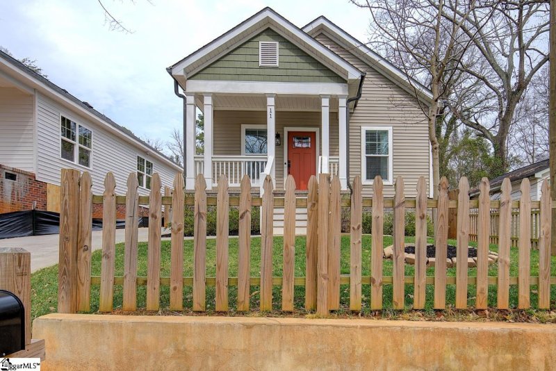 Property image 2 of 11 Baxter Street in Nicholtown, Greenville, SC 29607