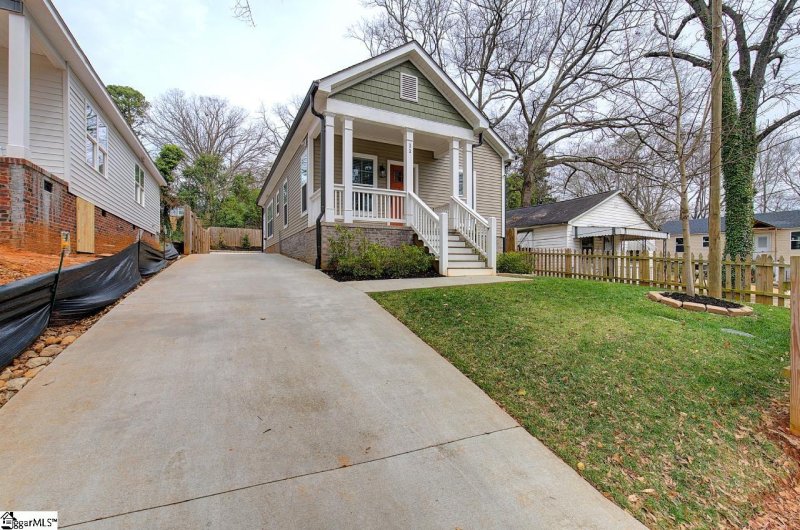 Property image 3 of 11 Baxter Street in Nicholtown, Greenville, SC 29607