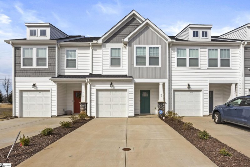 Hickory Heights, Greenville Community