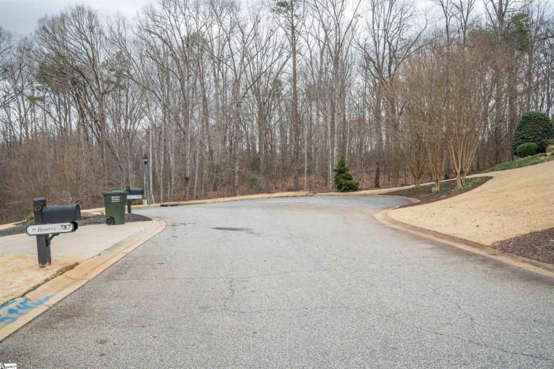 Property image 2 of 799 E Long Bay Drive in Woodfin Ridge, Inman, SC 29349