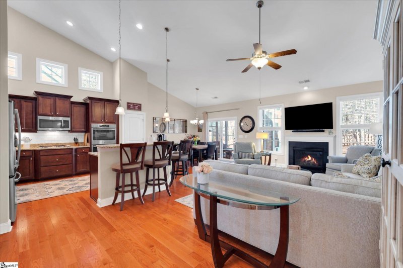 Property image 5 at 221 Castlemaine Drive, Greenville, SC 29617