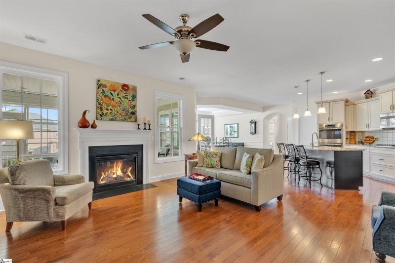 Property image 3 at 305 Castlemaine Drive, Greenville, SC 29617