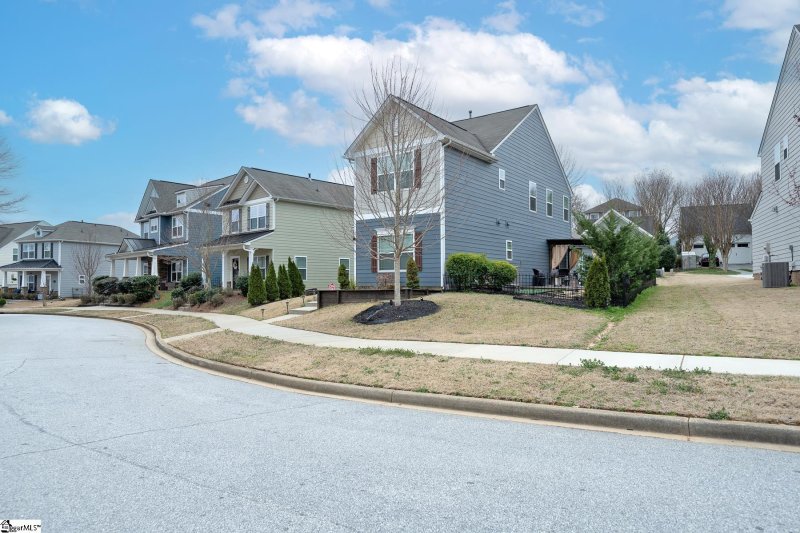 Property image 3 at 12 Arnold Mill Road, Simpsonville, SC 29680