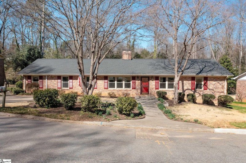 Property image 4 at 113 Great Glen Road, Greenville, SC 29615