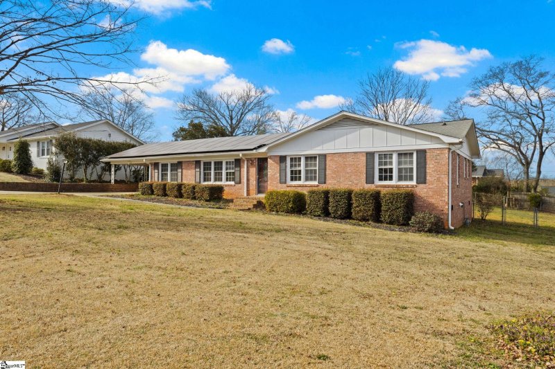 Property image 2 at 327 Mimosa Drive, Greenville, SC 29615