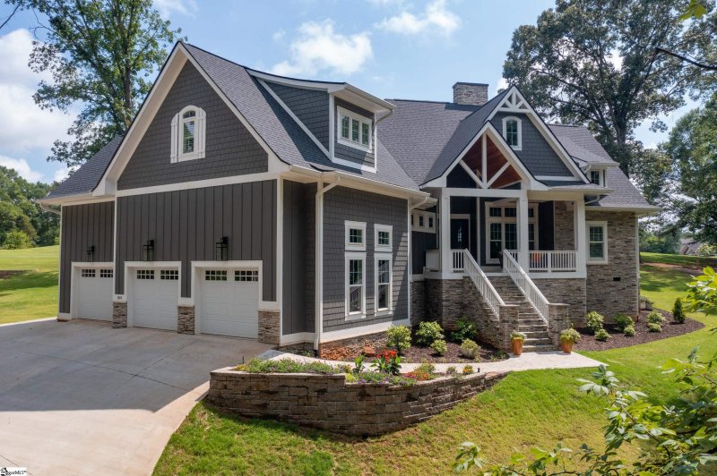 1819 Cross Creek Drive