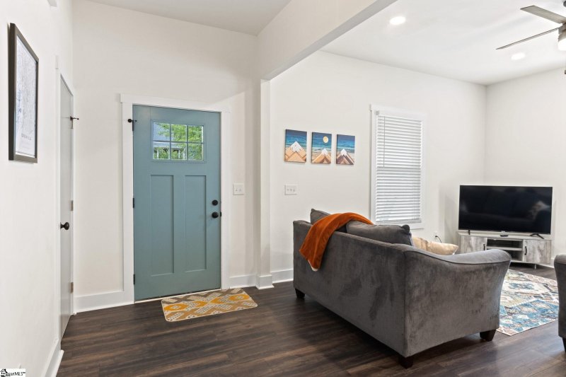 Property image 2 at 17 4th Avenue, Greenville, SC 29611