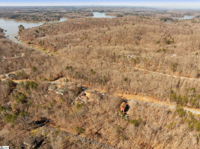 Property image 2 at 328 Pointe Road, Westminster, SC 29693