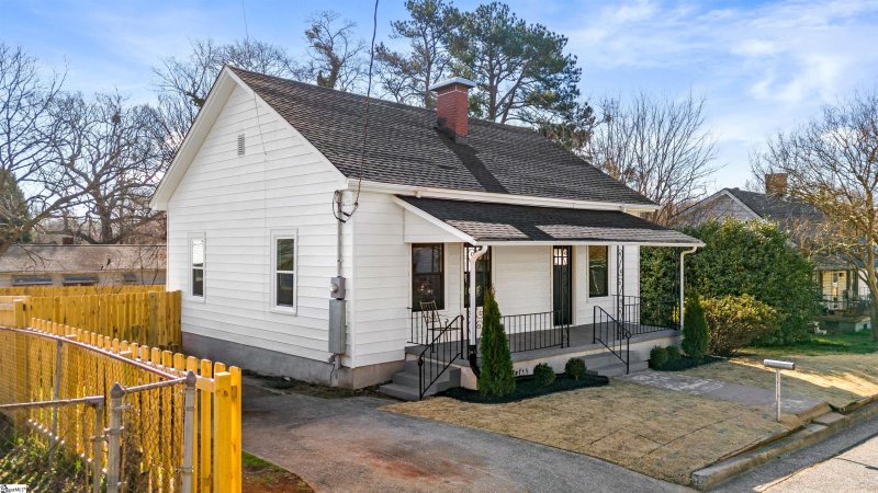 Property image 2 at 6 10th Street, Greer, SC 29651