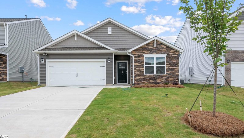 Property image 2 of 1021 Roleson Way in Hunters Ridge, Woodruff, SC 29388