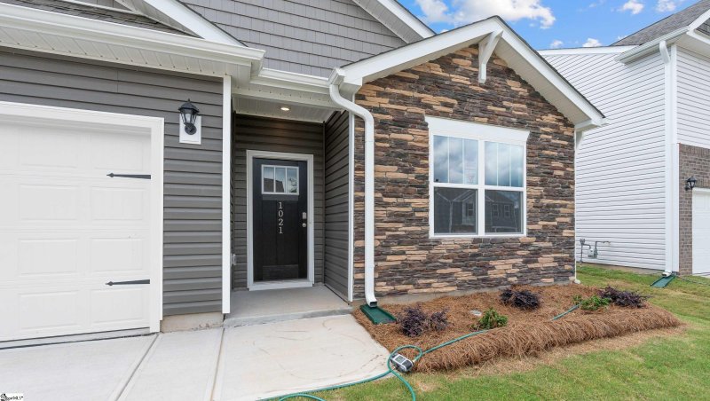 Property image 3 of 1021 Roleson Way in Hunters Ridge, Woodruff, SC 29388