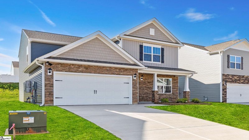 Property image 2 of 1013 Roleson Way in Hunters Ridge, Woodruff, SC 29388