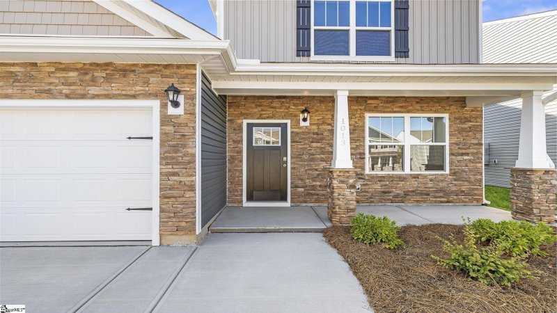 Property image 3 of 1013 Roleson Way in Hunters Ridge, Woodruff, SC 29388