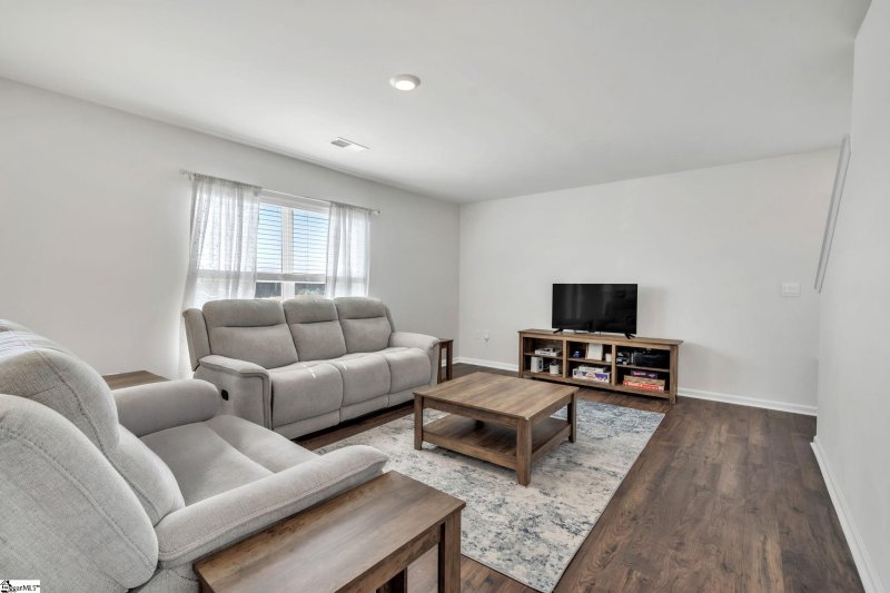 Property image 3 at 324 Valencia Circle, Wellford, SC 29385