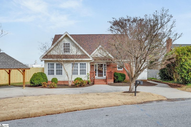 Property image 3 of 21 Fore Avenue in East Highland Estates, Greenville, SC 29607-3217