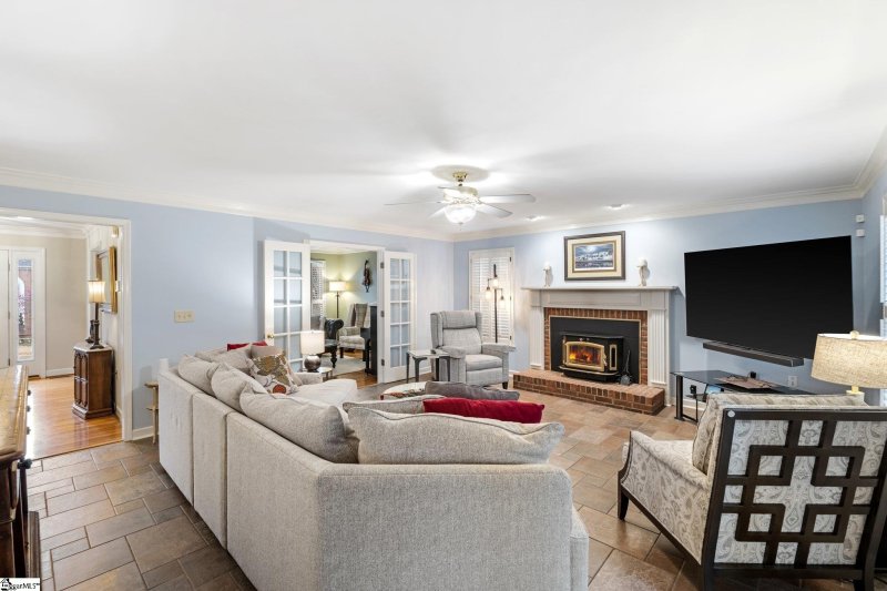 Property image 3 at 220 Millstone Way, Simpsonville, SC 29681