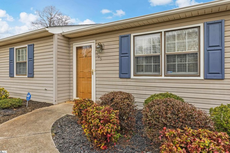 Property image 3 at 105 Palamon Street, Piedmont, SC 29673