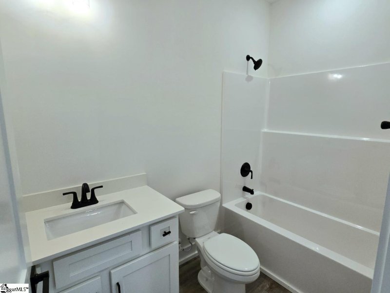 Property image 5 of 209 Rolling Waters Drive in Hidden Lake Estates, Greenville, SC 29605