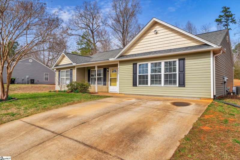 Property image 3 at 111 Manhattan Boulevard, Piedmont, SC 29673