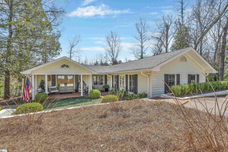 Property image 2 at 2 Rock Creek Court, Greenville, SC 29605