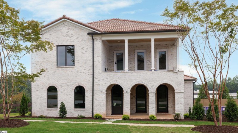 20 Arezzo Drive