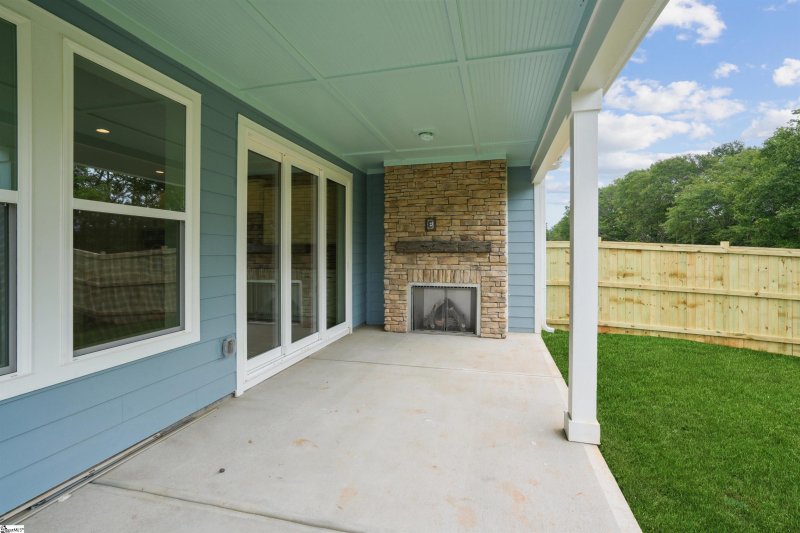 Property image 4 of 108 Winding Stream Circle in Woodcrest Hills, Simpsonville, SC 29681