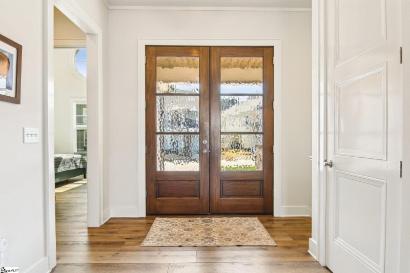 Property image 2 of 537 Coolwater Drive in Stillwaters of Lake Robinson, Taylors, SC 29687