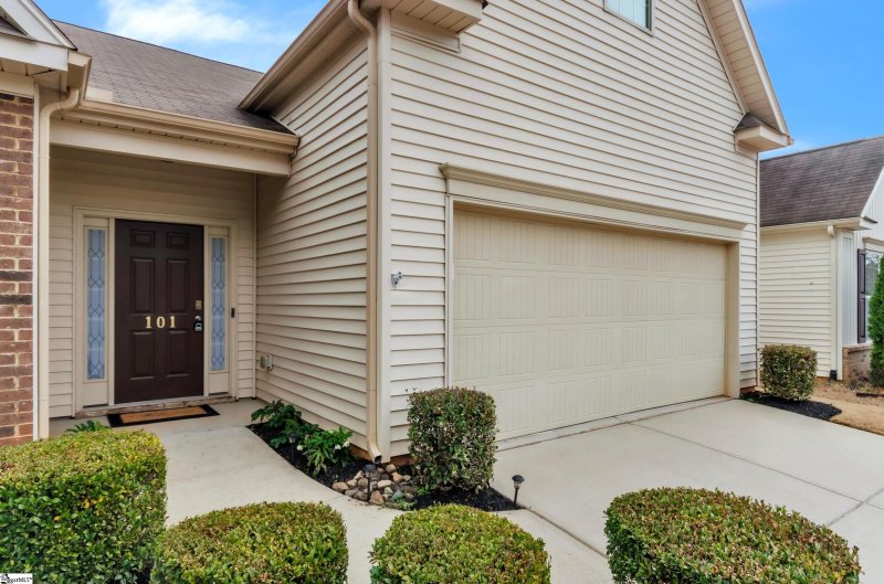 Property image 3 of 101 Hunslet Way in Remington, Simpsonville, SC 29680