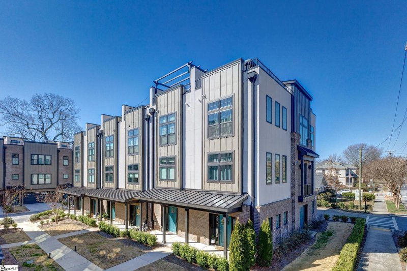 One21 Townhomes, Greenville Community