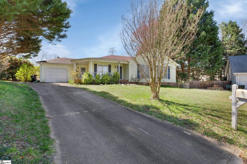 Property image 2 at 218 Spring View Lane, Taylors, SC 29687