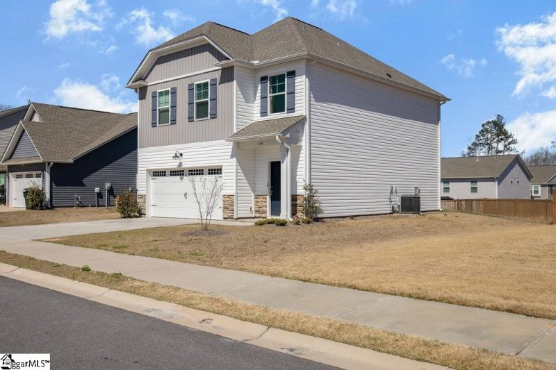 Property image 2 of 114 Bruinen Drive in Winterbrook, Fountain Inn, SC 29644