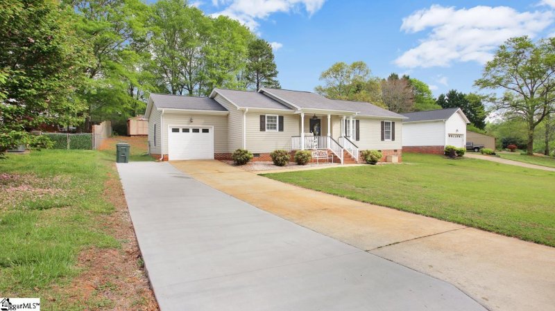 Property image 2 at 317 E Celestial Drive, Greer, SC 29651