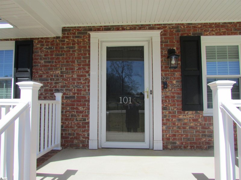 Property image 2 at 101 Westminster Avenue, Laurens, SC 29360
