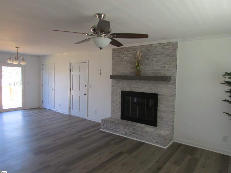 Property image 3 at 101 Westminster Avenue, Laurens, SC 29360