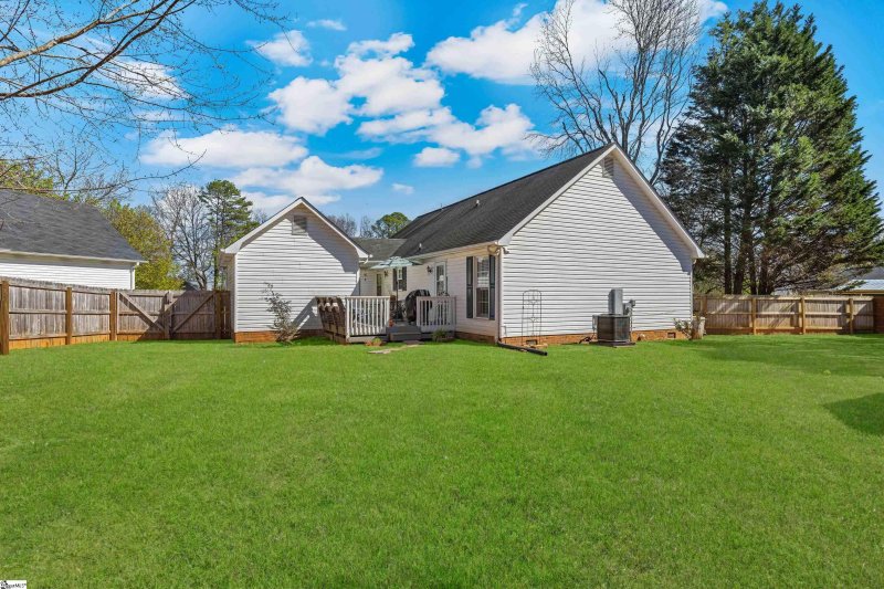 Property image 2 at 9 Fieldcrest Court, Simpsonville, SC 29681