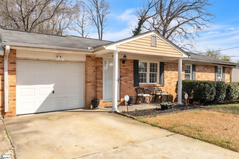 Property image 3 at 6 Blossom Drive, Greenville, SC 29605