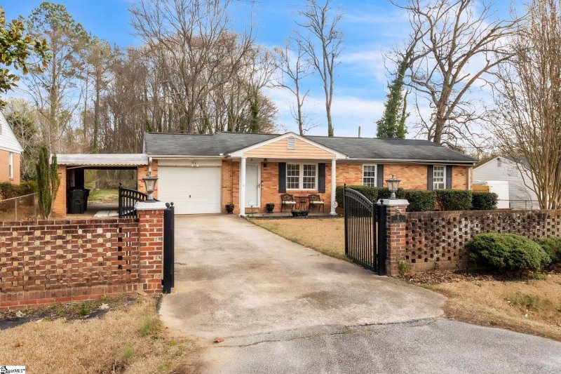 Property image 4 at 6 Blossom Drive, Greenville, SC 29605