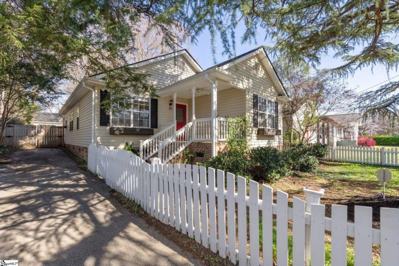 Property image 3 at 17 Simmons Avenue, Greenville, SC 29607