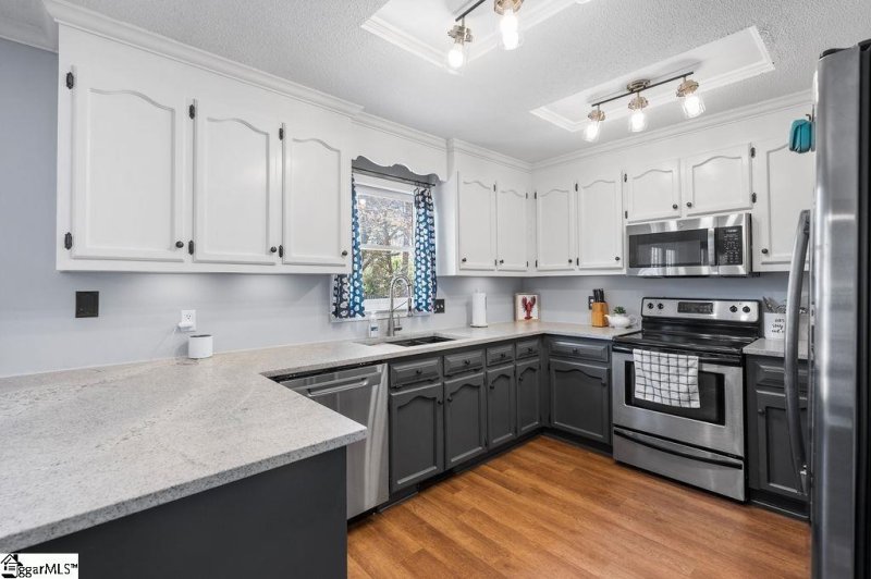 Property image 2 at 103 Cedar Court, Greenville, SC 29607