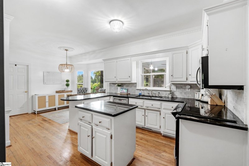 Property image 3 of 4 Sandstone Court in Linkside, Taylors, SC 29687