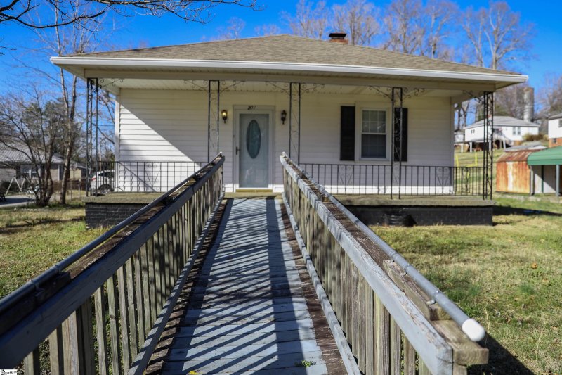 Property image 2 at 201 Arial Street, Easley, SC 29640