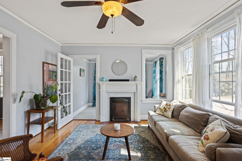 Property image 3 at 407 E Hillcrest Drive, Greenville, SC 29609